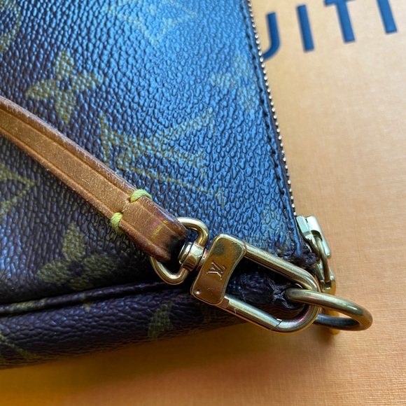 ‼️SOLD‼️ AUTHENTIC Pochette Accesoires 🤎 - Picture 8 of 10